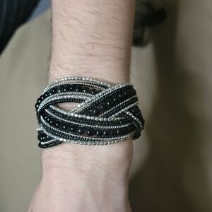 Beaded wrap bracelet silver & black